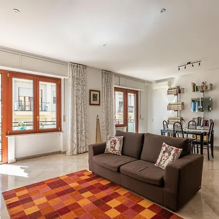 Nyaraló La Cassatella Family *